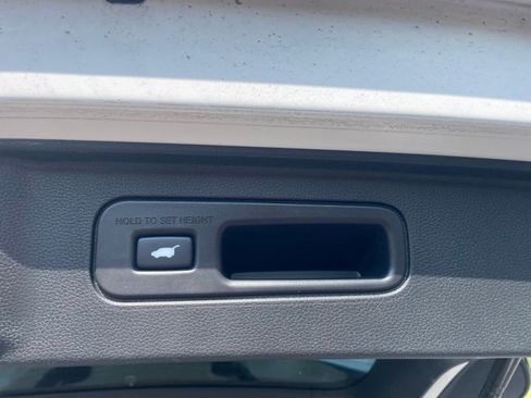 Used 2024 Honda Pilot Touring image 19