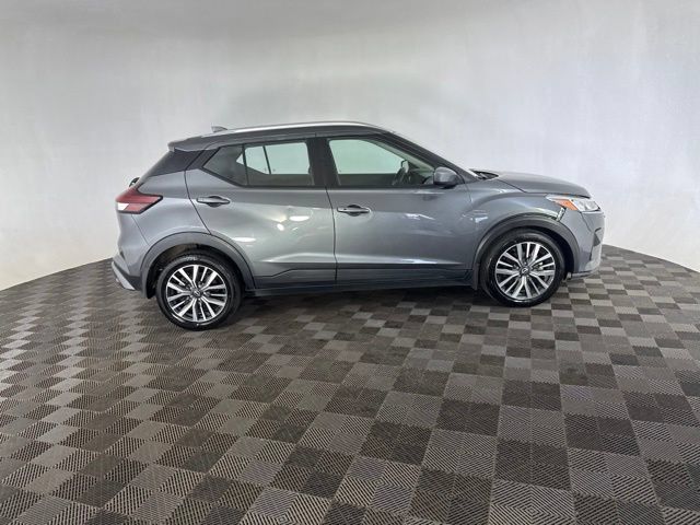 Used 2023 Nissan Kicks SV FWD image 4