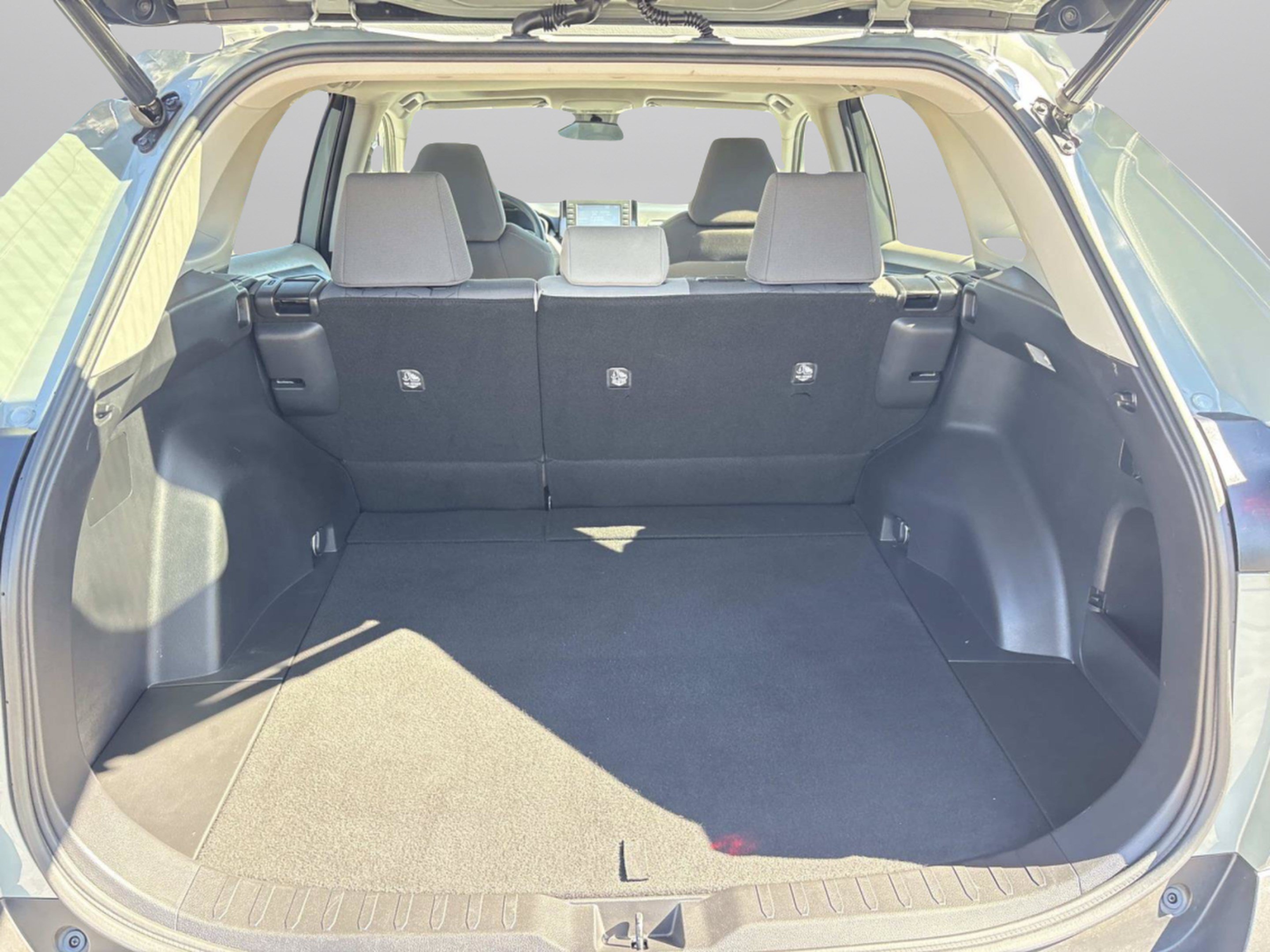 Used 2021 Toyota RAV4 XLE w/ Convenience Package AWD/4WD image 9