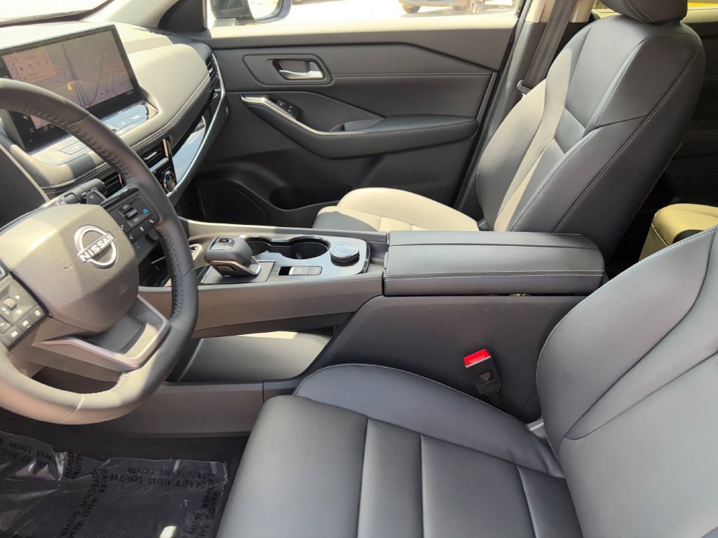 Certified 2025 Nissan Rogue SL w/ Tech Package AWD/4WD image 9
