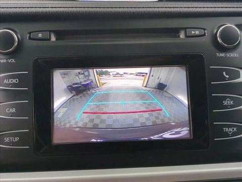 Used 2019 Toyota Highlander LE FWD image 14