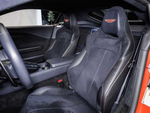 Used 2025 Aston Martin V8 Vantage Coupe image 12