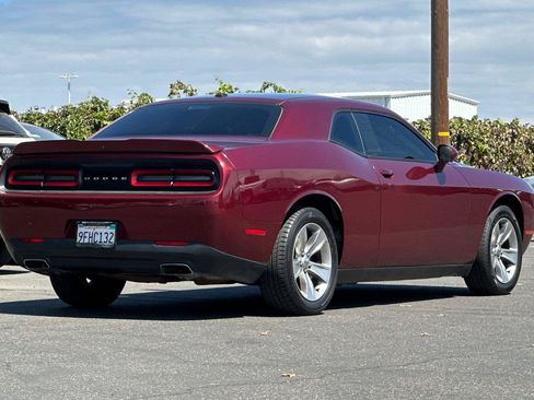 Used 2018 Dodge Challenger SXT RWD image 4
