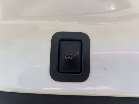 Used 2019 Toyota Highlander XLE AWD/4WD image 19
