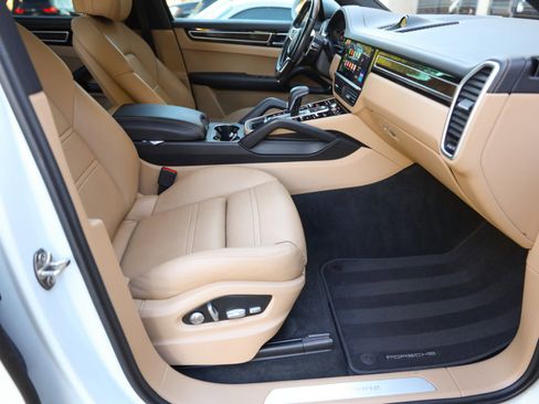 Used 2019 Porsche Cayenne image 29