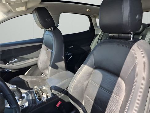 Used 2019 Jaguar E-PACE SE image 30