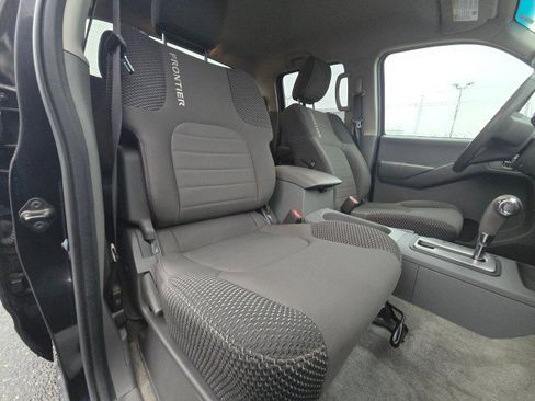 Used 2012 Nissan Frontier SV image 12