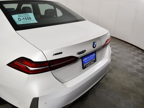 Used 2025 BMW 530i xDrive AWD/4WD image 15