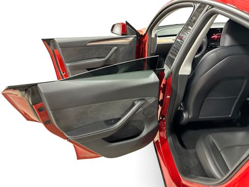 Certified 2023 Tesla Model Y AWD image 10