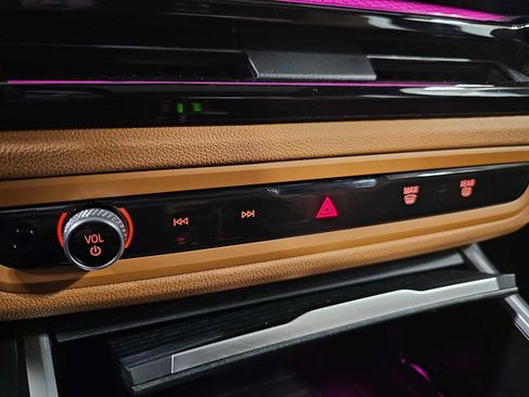 Used 2025 BMW 330i xDrive Sedan w/ M Sport Package image 17