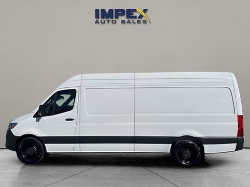 Used 2025 Mercedes-Benz Sprinter 2500 image 2