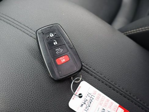 Used 2020 Toyota RAV4 XLE Premium image 38