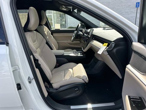 New 2025 Volvo EX90 Ultra image 21