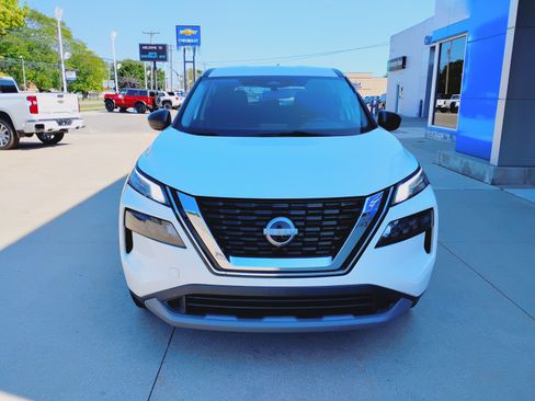 Used 2023 Nissan Rogue S AWD/4WD image 2