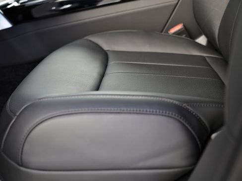 New 2025 Land Rover Range Rover Long Wheelbase SE image 28