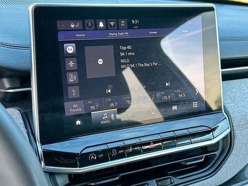 Used 2024 Jeep Compass Latitude image 14