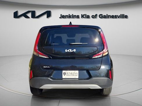 Used 2024 Kia Soul LX image 9