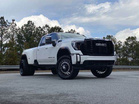 Used 2025 GMC Sierra 3500 Denali Ultimate image 2