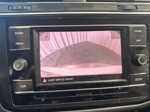 Used 2018 Volkswagen Tiguan S image 26