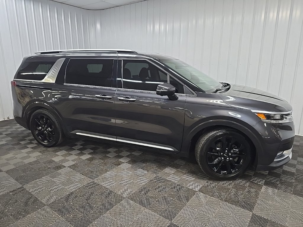 Used 2022 Kia Carnival SX Prestige FWD image 1