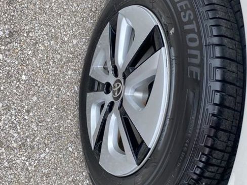 Used 2016 Toyota Prius Two image 31