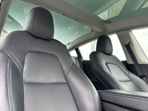 Used 2023 Tesla Model 3 Standard Range image 19