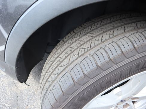 Used 2019 Ford Explorer XLT w/ Equipment Group 202A FWD image 14