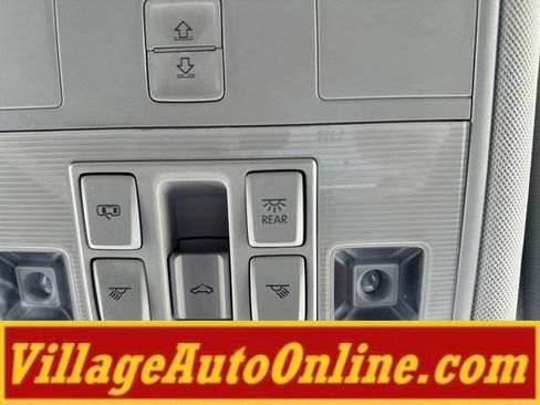 Used 2018 Volkswagen Tiguan SEL AWD/4WD image 17
