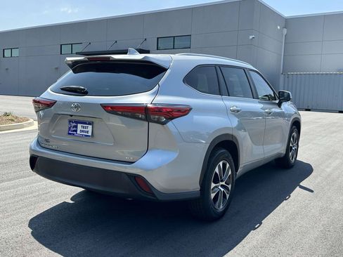 Used 2023 Toyota Highlander XLE FWD image 27