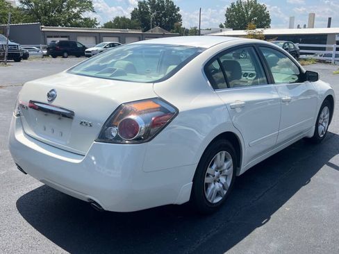 Used 2011 Nissan Altima 2.5 S FWD image 7