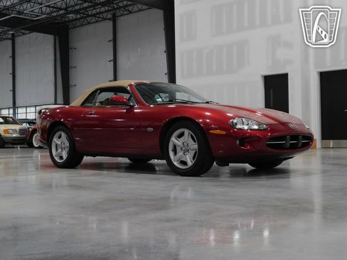 Used 1997 Jaguar XK8 Convertible image 40