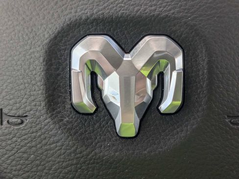 Used 2019 RAM 1500 Big Horn AWD/4WD image 30