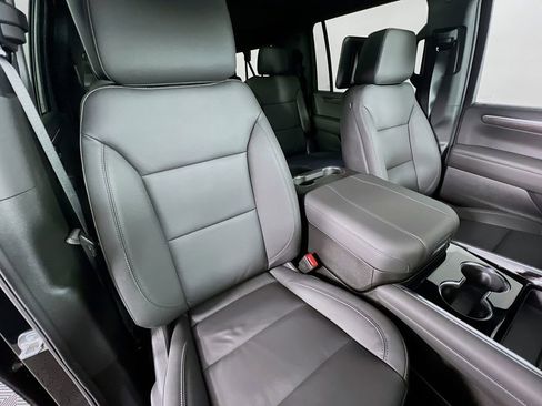 New 2026 Chevrolet Suburban Z71 image 32