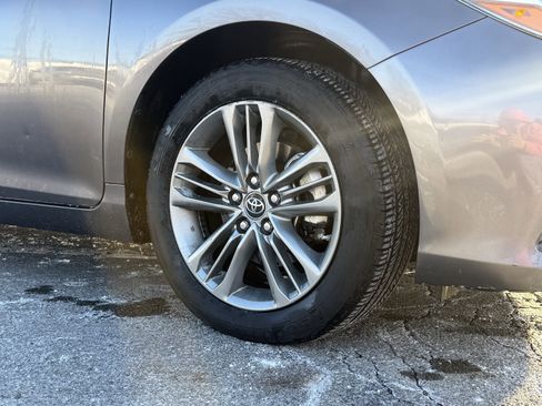 Used 2017 Toyota Camry SE image 12