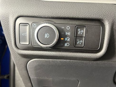 Used 2023 Ford Explorer XLT w/ Equipment Group 202A AWD/4WD image 18