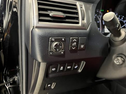 Used 2023 Lexus GX 460 Premium image 32