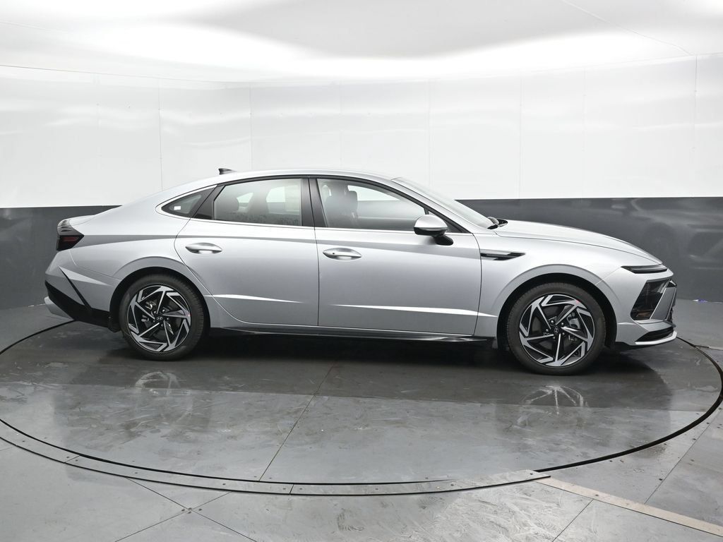New 2026 Hyundai Sonata SEL FWD image 3