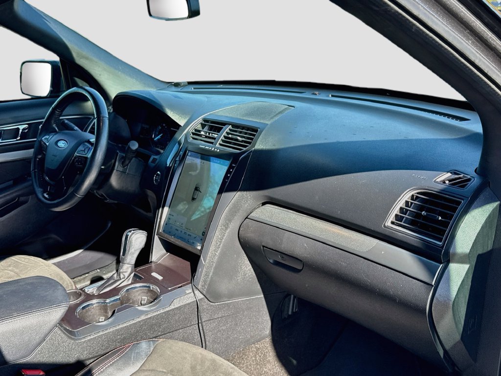 Used 2018 Ford Explorer XLT w/ Equipment Group 202A FWD image 39