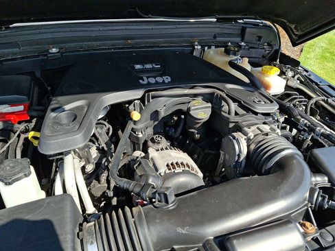 Used 2019 Jeep Wrangler Unlimited Sahara w/ Quick Order Package 24M Moab AWD/4WD image 30