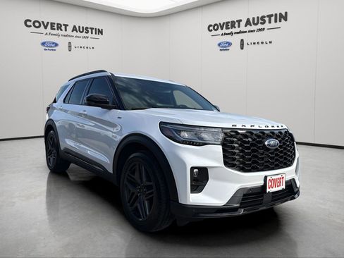 Used 2025 Ford Explorer ST-Line w/ Premium Package image 7