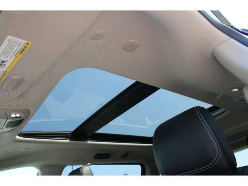 Used 2023 Chrysler Pacifica Limited image 12