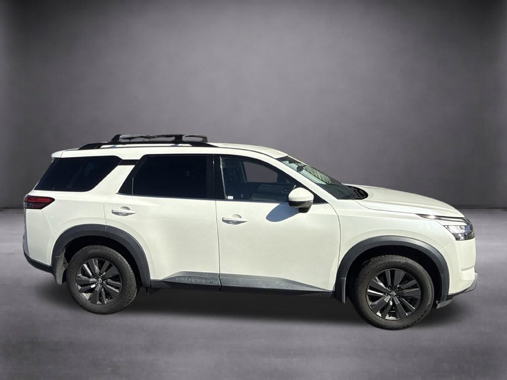 Used 2024 Nissan Pathfinder SV FWD image 3