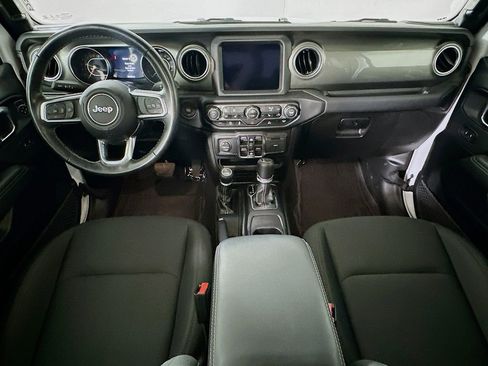 Used 2022 Jeep Gladiator Overland w/ LED Lighting Group AWD/4WD image 16