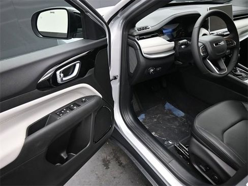 New 2026 Jeep Compass Limited image 11