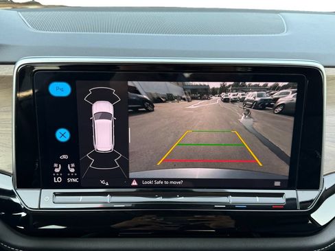 Used 2024 Volkswagen Atlas SE FWD image 15