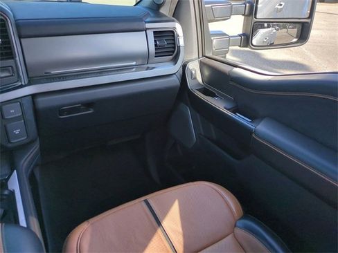 Used 2024 Ford F350 Platinum w/ FX4 Off-Road Package image 17