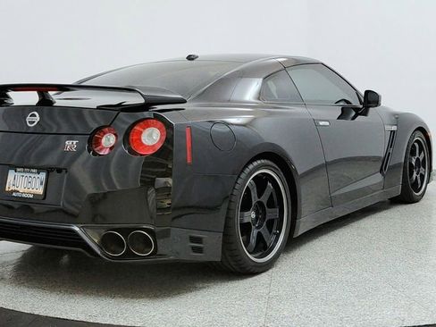 Used 2012 Nissan GT-R Black Edition image 5