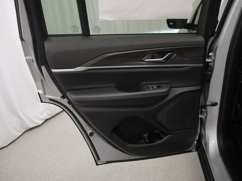 New 2026 Jeep Grand Cherokee Altitude AWD/4WD image 30