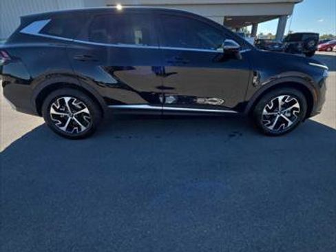 Used 2025 Kia Sportage EX image 4