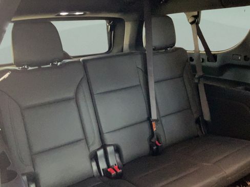 Used 2025 Chevrolet Suburban Z71 w/ Comfort Package AWD/4WD image 39